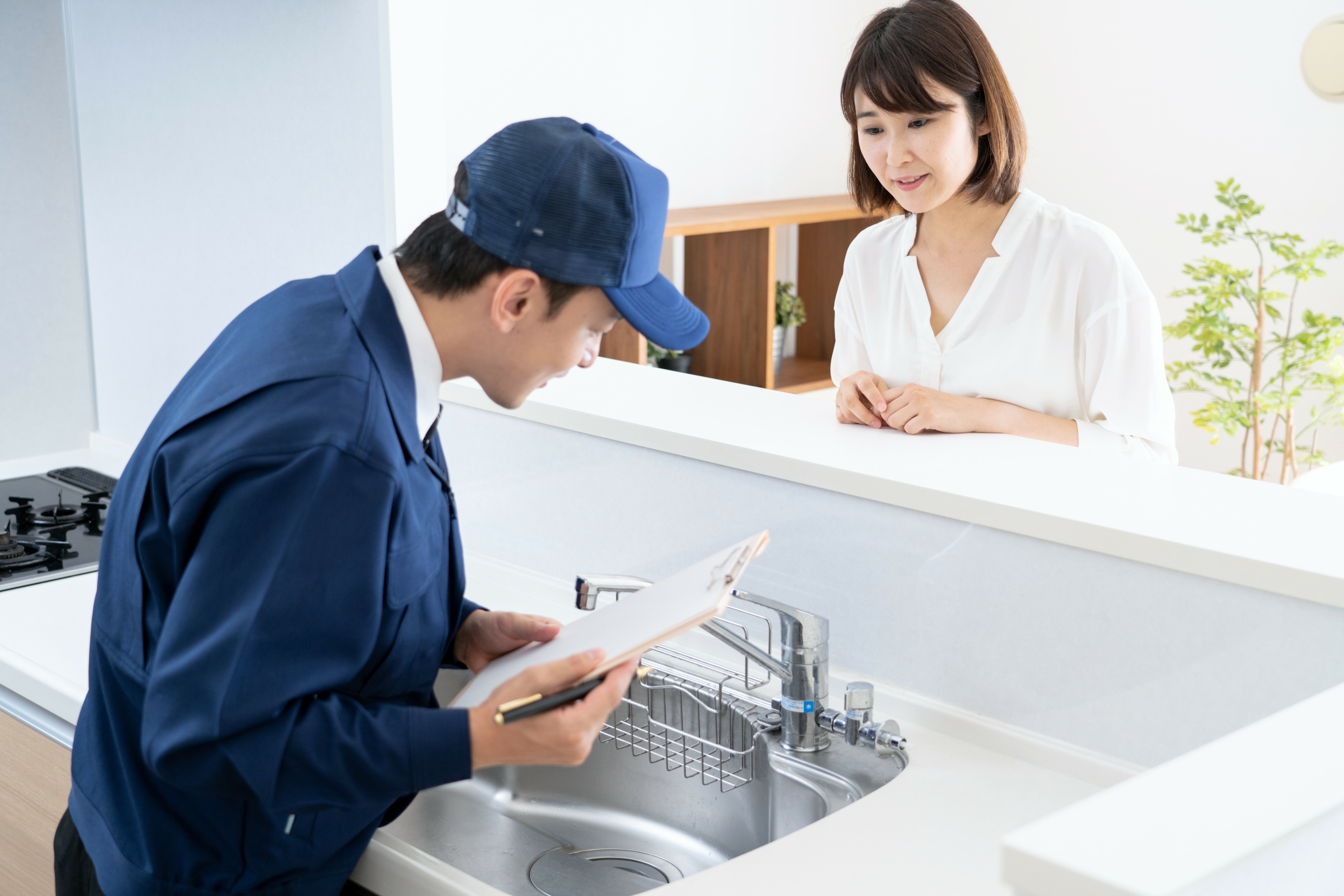 水回りリフォーム（キッチン、バス、トイレなど）に特化した専門チームが、最新設備の導入による家事の時短・光熱費の削減を実現します。